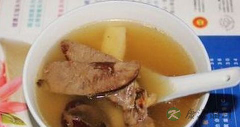 老人手抖吃什么好