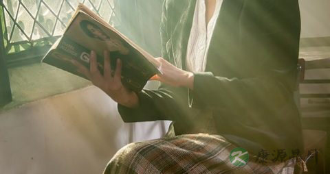 眼睛老花原因