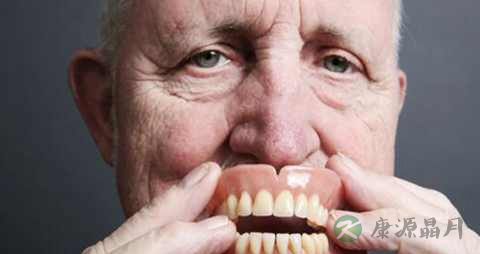 老人口干是什么原因引起的