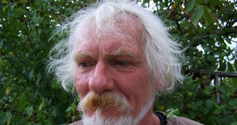 生病老人耳垂缩小是快死了吗