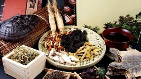 老年人脱发怎么治疗