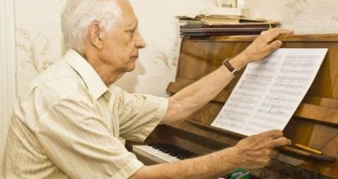老年人如何学钢琴