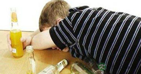 酒精中毒不能吃什么，酒精中毒的注意事项