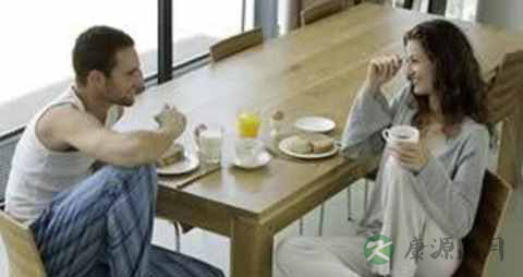 如何在餐桌上性爱_餐桌上怎么过夫妻生活
