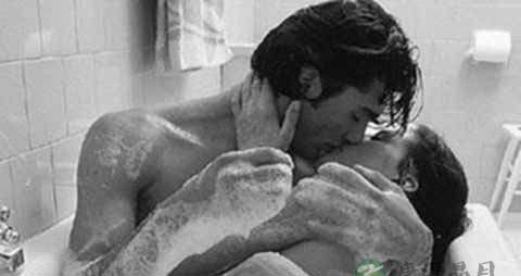 男女水中性爱的技巧有哪些