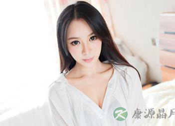 为什么男人总爱摸女人的胸