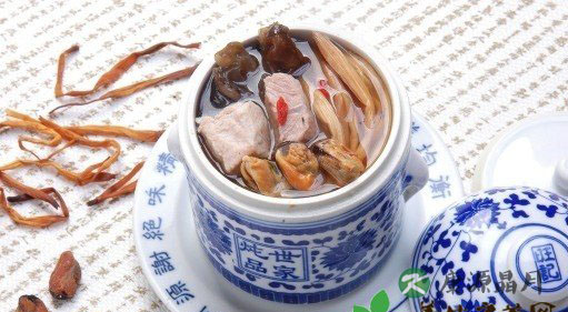 中暑忌大量喝水 多喝绿豆汤