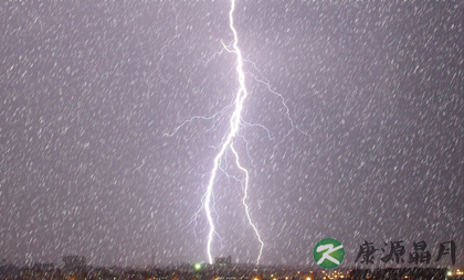夏季雷雨多 户外如何防雷