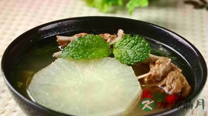 秋季晚饭喝什么汤？六款汤滋润养肺