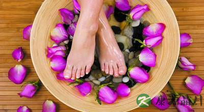 用什么材料泡脚好