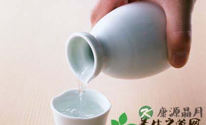 中药与酒＂溶＂于一体的药酒