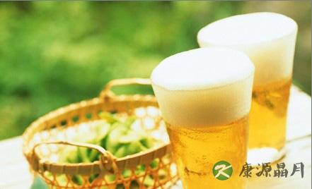 适量喝啤酒可治疗关节疼痛