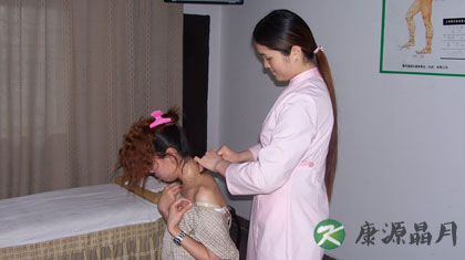 两则日记解读美女揪痧