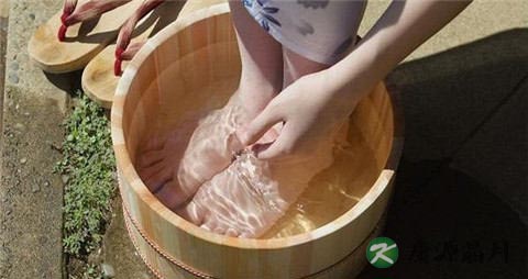 艾叶泡脚的方法