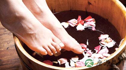 中医推荐泡脚祛湿良方
