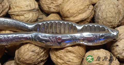 碧根果吃多了会上火吗