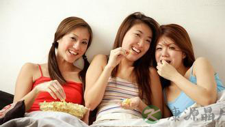 饭后马上窝沙发易导致大脑会萎缩