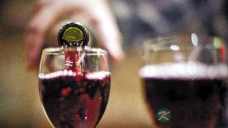 提醒:女性饮酒过量致17个危害 提醒:女性饮酒过量致17个危害