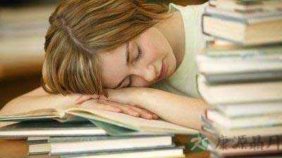 揭秘：午休伏案而睡的危害！