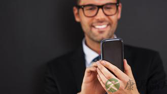 耍手机危害大 当心5种疾病惹上身 耍手机危害大 当心5种疾病惹上身