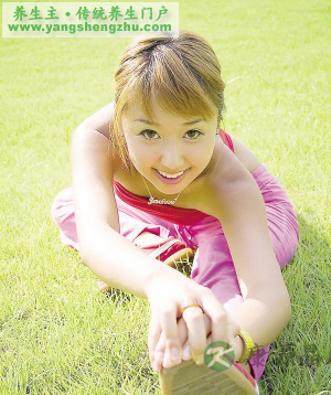 搓脸拉筋 养颜健身