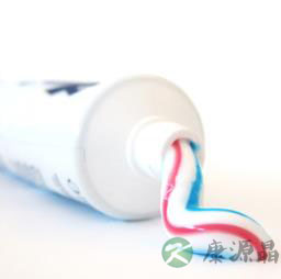 含氟牙膏致中毒 十种毒素暗伤人 含氟牙膏致中毒 十种毒素暗伤人