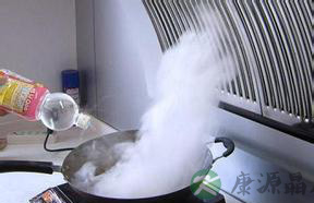 提醒：过多吸入厨房油烟易致喉癌