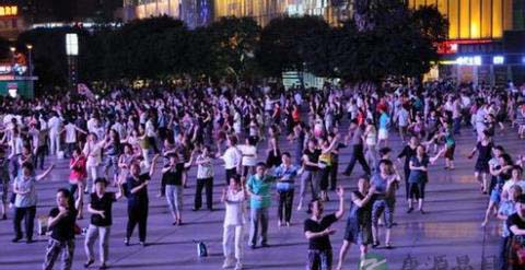 晚上跳坝坝舞伤阳气=慢性自杀