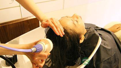 头发干枯毛躁怎么办？