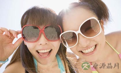 夏季选择太阳镜要注意颜色深浅