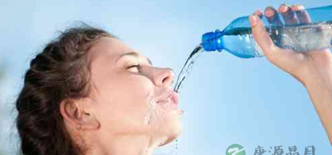 喝水少危害大 从头到脚易患5种病