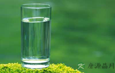 上班族用什么水杯喝水最健康 上班族用什么水杯喝水最健康