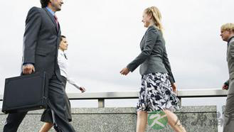 从走路姿势看寿命长短 8种步态的隐患