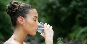 提醒:少喝饮料多喝水结石不见啦 提醒:少喝饮料多喝水结石不见啦