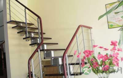 爬楼梯伤身体 你会正确的爬楼梯么