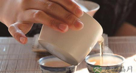 普洱茶想要品出茶汤之味，需要技巧