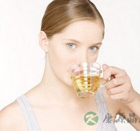茶喝多也不好！女人过量喝茶易贫血
