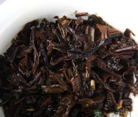 注意忌饮劣质茶或变质茶