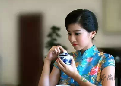 多喝黑茶的女生不显老