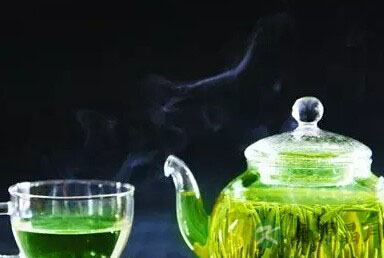 茶里加片柠檬，功效大增！