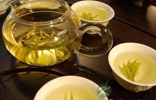 喝茶前1个动作助长寿