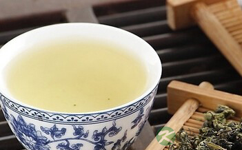 沏一茶壶茶为自己，铁观音保健养生好效果
