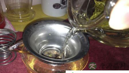 隔夜茶叶水可以浇花吗？