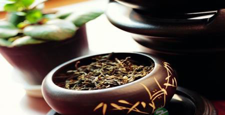 正确辨别普洱茶的“白霜”和“霉变”