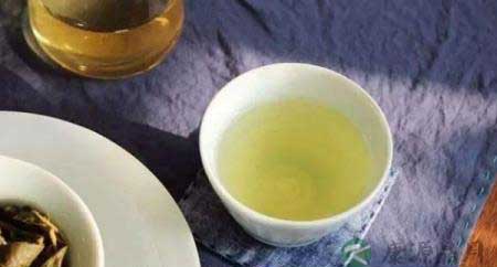 下雨天湿气重，应该喝这七种茶