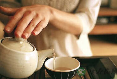 喝茶前1个动作助长寿
