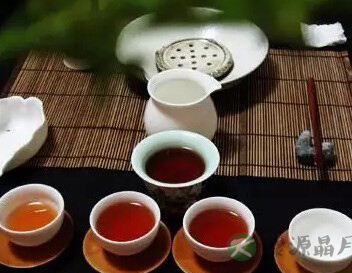 茶里加片柠檬，功效大增！