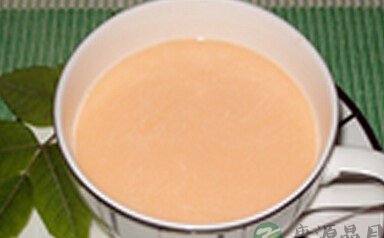 牛奶能和茶同时饮用吗？