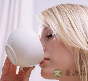 女人夏季里养生就要多喝十种防暑茶