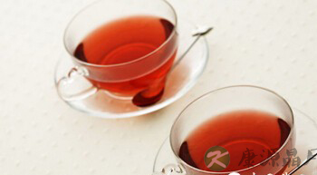 早起喝茶应选红茶